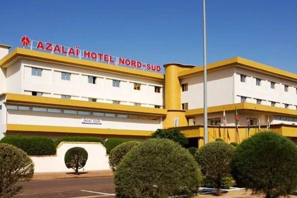 Стрельба и взрыв: в #Мали неизвестные ворвались в гостиницу